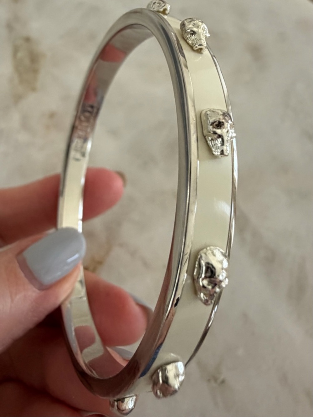 Alexander McQueen Silver-Tone Skull Bangle Bracelet - Picture 9 of 9